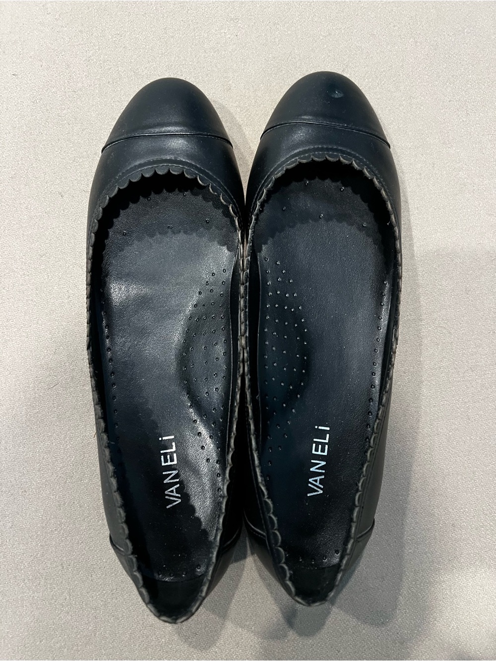 Vaneli Black Scalloped Cap-Toe Ballet Flats. Never worn NWOB